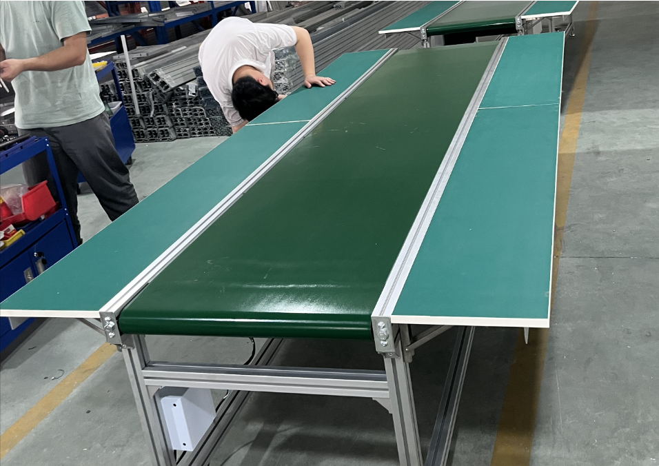 兩側(cè)帶臺面板的流水線輸送機(jī)